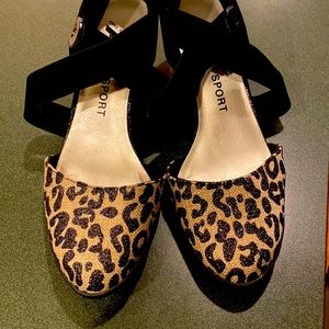 Worn only a few times. Great condition. Super cute and comfortable.